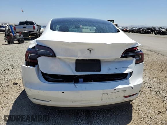 ✅ 2021 Tesla Model 3 Long Range • VIN: 5YJ3E1EB2MF015072 • Lot: 58063345. Wystawiony na Copart z przebiegiem 72 082 mil. Bezpłatny archiwum sprzedaży aukcyjnych z USA i szczegółowy raport historii pojazdu na DreamBid. Zdjęcie 6.