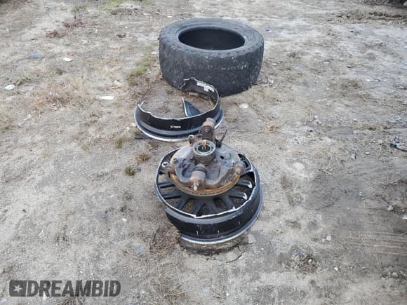 ✅ 2018 Chevrolet Silverado 1500 Custom • VIN: 3GCUKPEC1JG174583 • Лот: 89442525. Опубликован ранее на Copart с пробегом 143 178 миль. Бесплатный доступ к архиву аукционных продаж из США и подробный отчёт об истории автомобиля на DreamBid. Изображение 12.