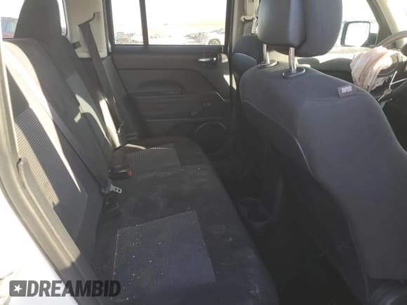 ✅ 2016 Jeep Patriot Sport • VIN: 1C4NJPBB0GD600577 • Lot: 76349474. Listed on Copart with 111,484 mi. Free auction sales archive from the USA and detailed vehicle history report at DreamBid. Image 11.