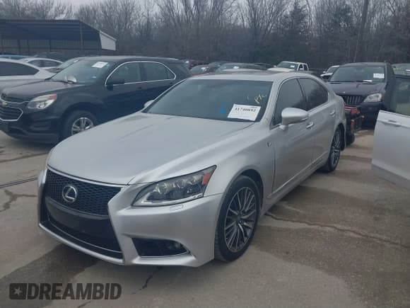 ✅ 2013 Lexus LS 460 • VIN: JTHCL5EF7D5017562 • Лот: 41740892. Опубликован ранее на IAAI с пробегом 165 561 миль. Бесплатный доступ к архиву аукционных продаж из США и подробный отчёт об истории автомобиля на DreamBid. Изображение 2.