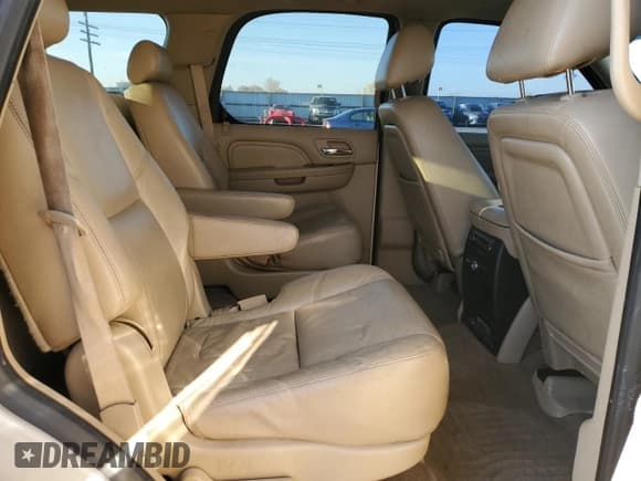 ✅ 2010 Cadillac Escalade Luxury • VIN: 1GYUKBEF9AR240806 • Lot: 92390025. Listed on Copart with 216,391 mi. Free auction sales archive from the USA and detailed vehicle history report at DreamBid. Image 11.