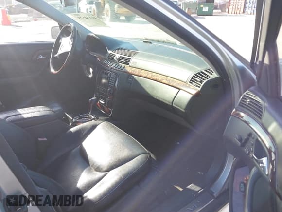 ✅ 2001 Mercedes-Benz S 600 • VIN: WDBNG78J61A137932 • Lot: 41134529. Listed on IAAI with Not provided. Free auction sales archive from the USA and detailed vehicle history report at DreamBid. Image 5.