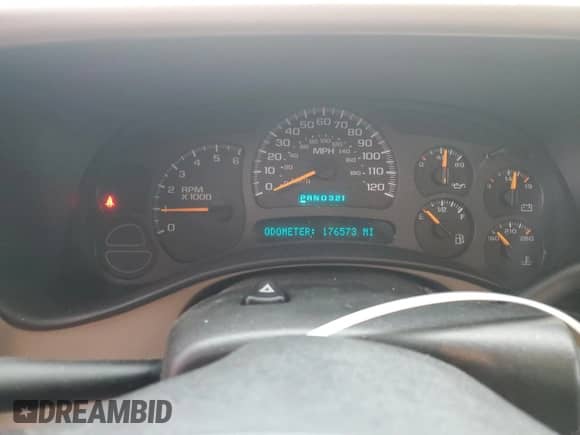 2004 Chevrolet Silverado 1500 LS z VIN 1GCEC14V94Z186793, wystawiony jako Copart lot #83448234 z przebiegiem 176 573 mil mil oraz Czysty tytuł • Clean title. Historia ofert i sprzedaży dostępna na DreamBid. Obrazek 9.