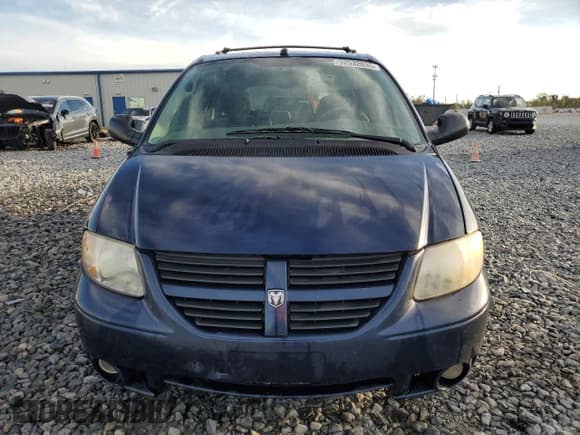 ✅ 2005 Dodge Caravan SXT • VIN: 2D4GP44L45R395080 • Lot: 92532035. Wystawiony na Copart z przebiegiem 234 660 mil. Bezpłatny archiwum sprzedaży aukcyjnych z USA i szczegółowy raport historii pojazdu na DreamBid. Zdjęcie 5.