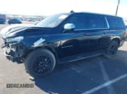 ✅ 2022 Chevrolet Suburban Premier • VIN: 1GNSKFKD1NR223325 • Lot: 40848831. Wystawiony na IAAI z przebiegiem 52 798 mil. Bezpłatny archiwum sprzedaży aukcyjnych z USA i szczegółowy raport historii pojazdu na DreamBid. Zdjęcie 2.