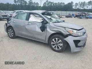 ✅ 2023 Kia Rio S • VIN: 3KPA24AD2PE550132 • Лот: 64606004. Опубликован ранее на Copart с пробегом Не указан. Бесплатный доступ к архиву аукционных продаж из США и подробный отчёт об истории автомобиля на DreamBid. Изображение 4.