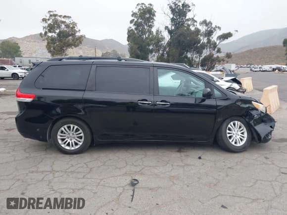 ✅ 2013 Toyota Sienna XLE AAS • VIN: 5TDYK3DC5DS386789 • Lot: 42164870. Listed on IAAI with 171,786 mi. Free auction sales archive from the USA and detailed vehicle history report at DreamBid. Image 13.
