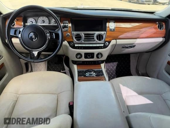 ✅ 2010 Rolls-Royce Ghost • VIN: SCA664S59AUX48840 • Lot: 89877205. Wystawiony na Copart z przebiegiem 90 066 mil. Bezpłatny archiwum sprzedaży aukcyjnych z USA i szczegółowy raport historii pojazdu na DreamBid. Zdjęcie 9.