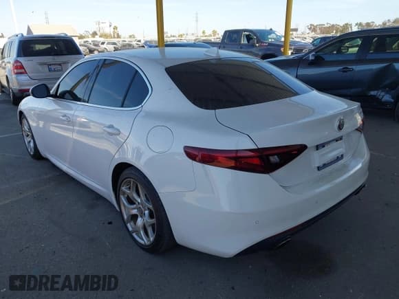 ✅ 2018 Alfa Romeo Giulia Ti • VIN: ZARFAECN8J7592421 • Лот: 42677041. Опубликован ранее на IAAI с пробегом 63 689 миль. Бесплатный доступ к архиву аукционных продаж из США и подробный отчёт об истории автомобиля на DreamBid. Изображение 3.