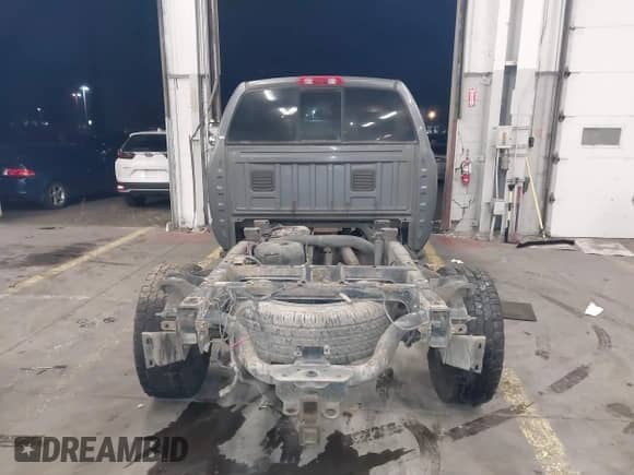 2004 Dodge 3500 ST z VIN 3D7LU38C34G264693, wystawiony jako IAAI lot #41078087 z przebiegiem 201 833 mil mil oraz . Historia ofert i sprzedaży dostępna na DreamBid. Obrazek 17.