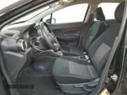 ✅ 2024 Nissan Versa S • VIN: 3N1CN8DV1RL928230 • Lot: 96708095. Wystawiony na Copart z przebiegiem 29 384 mil. Bezpłatny archiwum sprzedaży aukcyjnych z USA i szczegółowy raport historii pojazdu na DreamBid. Zdjęcie 7.