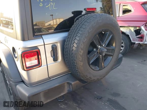 ✅ 2021 Jeep Wrangler Unlimited Sport Altitude • VIN: 1C4HJXDGXMW662493 • Lot: 41288957. Wystawiony na IAAI z przebiegiem 64 808 mil. Bezpłatny archiwum sprzedaży aukcyjnych z USA i szczegółowy raport historii pojazdu na DreamBid. Zdjęcie 18.