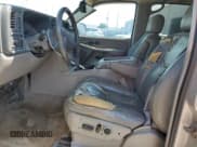 ✅ 2005 Chevrolet Suburban LS • VIN: 3GNFK16Z65G258498 • Lot: 81326585. Wystawiony na Copart z przebiegiem 239 986 mil. Bezpłatny archiwum sprzedaży aukcyjnych z USA i szczegółowy raport historii pojazdu na DreamBid. Zdjęcie 7.