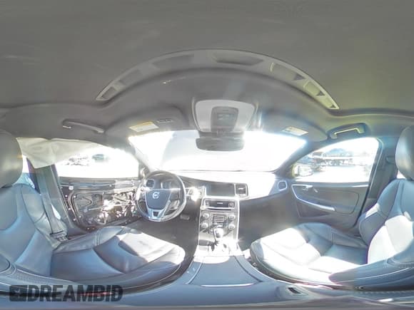 ✅ 2016 Volvo V60 • VIN: YV1902SS2G1300932 • Лот: 46270974. Опубликован ранее на Copart с пробегом 106 651 миль. Бесплатный доступ к архиву аукционных продаж из США и подробный отчёт об истории автомобиля на DreamBid. Изображение 14.