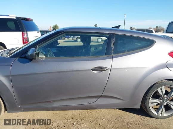 ✅ 2015 Hyundai Veloster RE:FLEX • VIN: KMHTC6AD2FU240091 • Lot: 41425364. Wystawiony na IAAI z przebiegiem 68 444 mil. Bezpłatny archiwum sprzedaży aukcyjnych z USA i szczegółowy raport historii pojazdu na DreamBid. Zdjęcie 14.