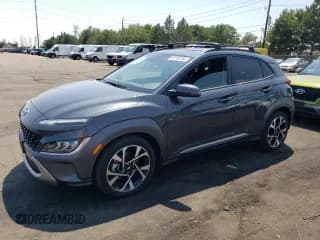✅ 2022 Hyundai Kona Limited • VIN: KM8K5CA38NU877285 • Лот: 63790754. Опубликован ранее на Copart с пробегом 10 461 миль. Бесплатный доступ к архиву аукционных продаж из США и подробный отчёт об истории автомобиля на DreamBid. Изображение 1.