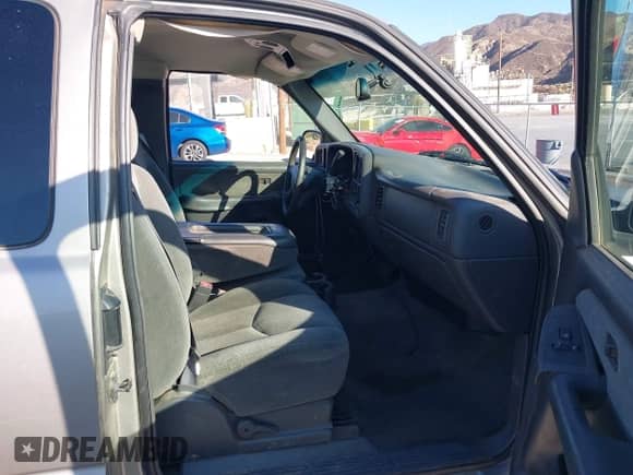 ✅ 2003 Chevrolet Silverado 1500 LS • VIN: 2GCEC19V931101936 • Lot: 43388856. Wystawiony na IAAI z przebiegiem 154 950 mil mil. Skorzystaj z bezpłatnego archiwum sprzedaży aukcyjnych z USA i zobacz szczegółowy raport historii pojazdu na DreamBid. Zdjęcie 5.