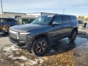 ✅ 2023 Rivian R1S Adventure • VIN: 7PDSGABA0PN009951 • Lot: 49899425. Wystawiony na Copart z przebiegiem 30 039 mil. Bezpłatny archiwum sprzedaży aukcyjnych z USA i szczegółowy raport historii pojazdu na DreamBid. Zdjęcie 1.