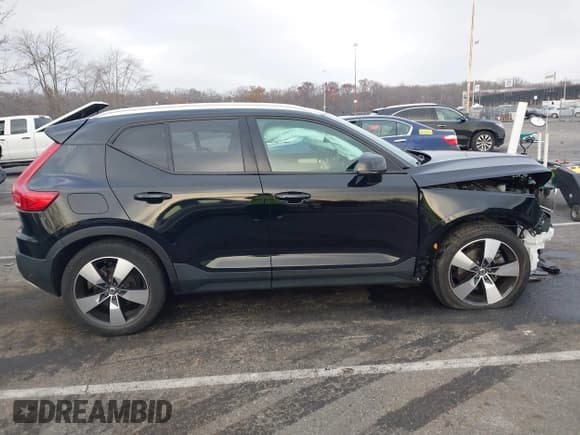✅ 2021 Volvo XC40 Momentum • VIN: YV4162UK4M2471473 • Lot: 43780178. Wystawiony na IAAI z przebiegiem 44 464 mil. Bezpłatny archiwum sprzedaży aukcyjnych z USA i szczegółowy raport historii pojazdu na DreamBid. Zdjęcie 13.