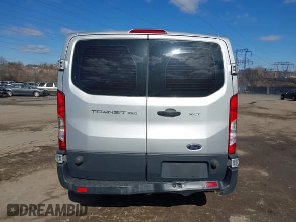 ✅ 2015 Ford Transit XL • VIN: 1FBZX2YM5FKA53431 • Lot: 41642635. Wystawiony na IAAI z przebiegiem Nie podano. Bezpłatny archiwum sprzedaży aukcyjnych z USA i szczegółowy raport historii pojazdu na DreamBid. Zdjęcie 17.