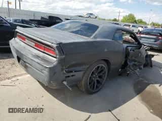 2010 Dodge Challenger R/T Classic z VIN 2B3CJ5DT4AH314048, wystawiony jako Copart lot #54798084 z przebiegiem Nie podano mil oraz Szkoda całkowita • Salvage title. Historia ofert i sprzedaży dostępna na DreamBid. Obrazek 3.