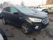 ✅ 2017 Ford Escape SE • VIN: 1FMCU9GD3HUE56055 • Lot: 43849635. Wystawiony na IAAI z przebiegiem 96 655 mil. Bezpłatny archiwum sprzedaży aukcyjnych z USA i szczegółowy raport historii pojazdu na DreamBid. Zdjęcie 13.