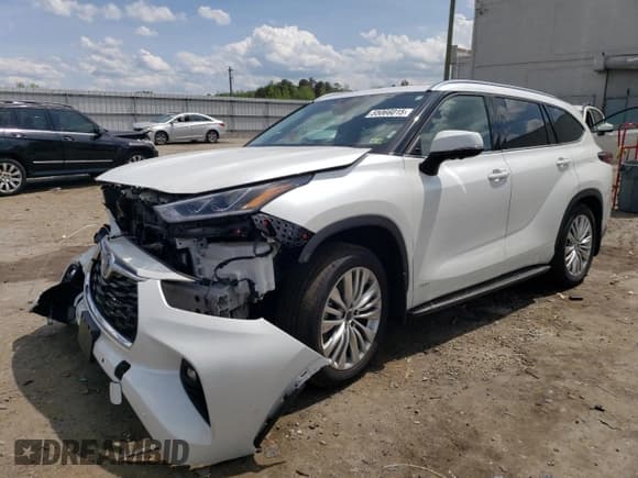 ✅ 2024 Toyota Highlander Hybrid Platinum • VIN: 5TDEBRCH0RS639298 • Лот: 55066015. Опубликован ранее на Copart с пробегом 11 707 миль. Бесплатный доступ к архиву аукционных продаж из США и подробный отчёт об истории автомобиля на DreamBid. Изображение 1.