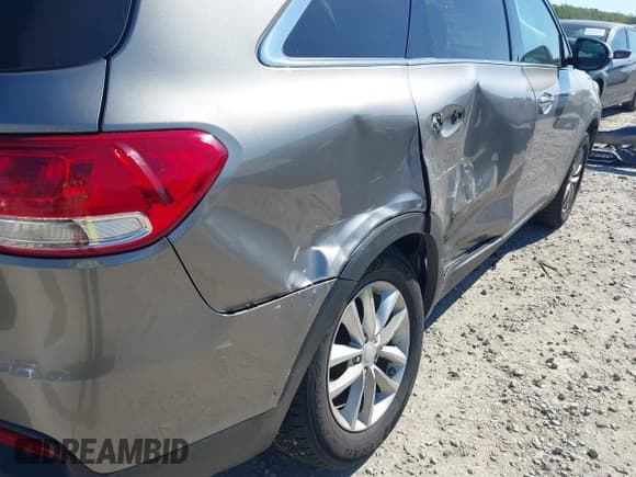 ✅ 2017 Kia Sorento LX • VIN: 5XYPGDA36HG246812 • Lot: 43420006. Listed on IAAI with 84,288 mi. Free auction sales archive from the USA and detailed vehicle history report at DreamBid. Image 12.