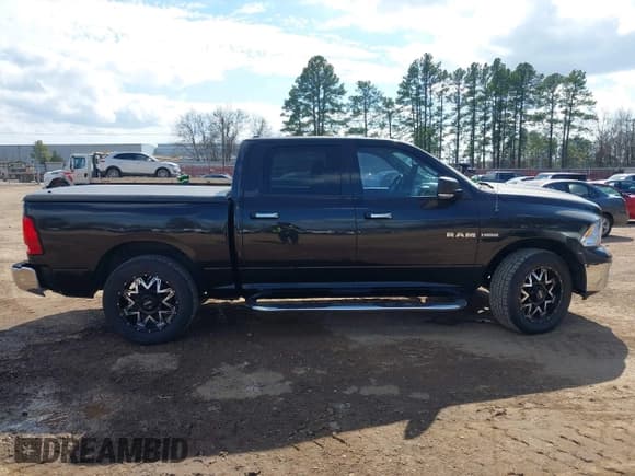 ✅ 2010 Dodge 1500 Sport • VIN: 1D7RB1CT4AS141906 • Lot: 41504202. Wystawiony na IAAI z przebiegiem 240 019 mil. Bezpłatny archiwum sprzedaży aukcyjnych z USA i szczegółowy raport historii pojazdu na DreamBid. Zdjęcie 13.