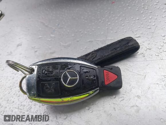 ✅ 2014 Mercedes-Benz C 250 Sport • VIN: WDDGF4HBXEG253583 • Lot: 42189407. Wystawiony na IAAI z przebiegiem 134 896 mil. Bezpłatny archiwum sprzedaży aukcyjnych z USA i szczegółowy raport historii pojazdu na DreamBid. Zdjęcie 11.