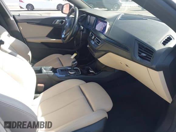 ✅ 2021 BMW 2 Series 228i • VIN: WBA53AK07M7H90359 • Lot: 42481336. Wystawiony na IAAI z przebiegiem 53 852 mil. Bezpłatny archiwum sprzedaży aukcyjnych z USA i szczegółowy raport historii pojazdu na DreamBid. Zdjęcie 5.