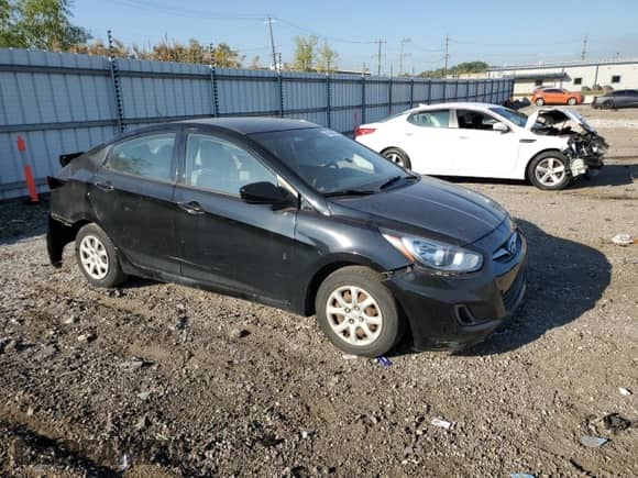 2013 Hyundai Accent GLS с VIN KMHCT4AE1DU494532, выставлен на аукционе Copart как лот 84548295 с пробегом 147 743 миль миль и Списание • Salvage title. История ставок и продаж доступна на DreamBid. Изображение 4.