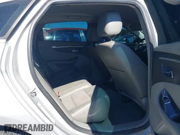 ✅ 2018 Chevrolet Impala LT • VIN: 2G1105SA6J9154235 • Lot: 43442358. Wystawiony na IAAI z przebiegiem 164 962 mil. Bezpłatny archiwum sprzedaży aukcyjnych z USA i szczegółowy raport historii pojazdu na DreamBid. Zdjęcie 8.