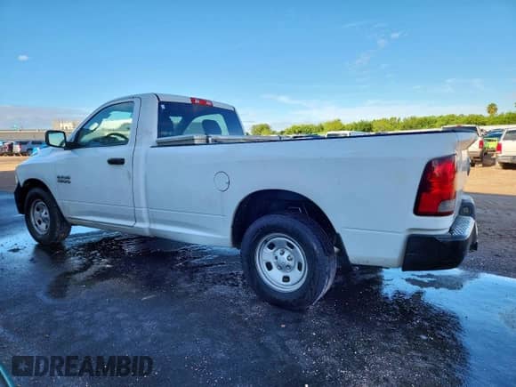 2017 Ram 1500 Tradesman z VIN 3C6JR6DG3HG626144, wystawiony jako Copart lot #81344725 z przebiegiem 164 407 mil mil oraz Czysty tytuł • Clean title. Historia ofert i sprzedaży dostępna na DreamBid. Obrazek 2.