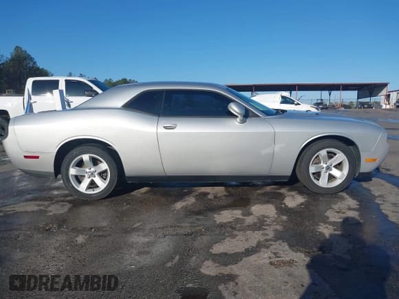 ✅ 2012 Dodge Challenger SXT • VIN: 2C3CDYAG2CH170439 • Lot: 41745368. Wystawiony na IAAI z przebiegiem 131 719 mil. Bezpłatny archiwum sprzedaży aukcyjnych z USA i szczegółowy raport historii pojazdu na DreamBid. Zdjęcie 13.