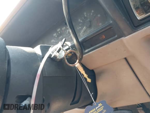 1993 Ford Explorer Eddie Bauer z VIN 1FMCU22X3PUD75709, wystawiony jako IAAI lot #42687329 z przebiegiem 247 027 mil mil oraz . Historia ofert i sprzedaży dostępna na DreamBid. Obrazek 11.