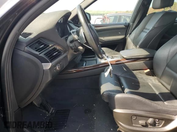 ✅ 2013 BMW X5 xDrive50i • VIN: 5UXZV8C56D0C15369 • Лот: 68594865. Опубликован ранее на Copart с пробегом 136 143 миль. Бесплатный доступ к архиву аукционных продаж из США и подробный отчёт об истории автомобиля на DreamBid. Изображение 7.