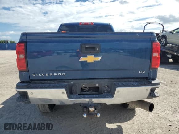 ✅ 2016 Chevrolet Silverado 2500HD LTZ • VIN: 1GC1KWE8XGF118547 • Лот: 82469365. Опубликован ранее на Copart с пробегом 165 040 миль. Бесплатный доступ к архиву аукционных продаж из США и подробный отчёт об истории автомобиля на DreamBid. Изображение 6.