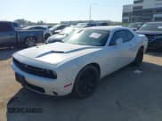 ✅ 2015 Dodge Challenger SXT Plus • VIN: 2C3CDZBGXFH715876 • Lot: 43335515. Wystawiony na IAAI z przebiegiem 134 881 mil. Bezpłatny archiwum sprzedaży aukcyjnych z USA i szczegółowy raport historii pojazdu na DreamBid. Zdjęcie 2.