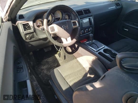 ✅ 2013 Dodge Challenger SXT • VIN: 2C3CDYAG1DH691640 • Lot: 77842744. Wystawiony na Copart z przebiegiem 181 343 mil. Bezpłatny archiwum sprzedaży aukcyjnych z USA i szczegółowy raport historii pojazdu na DreamBid. Zdjęcie 8.