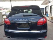 ✅ 2011 Porsche Cayenne S Hybrid • VIN: WP1AE2A20BLA92714 • Lot: 43096457. Wystawiony na IAAI z przebiegiem 101 289 mil. Bezpłatny archiwum sprzedaży aukcyjnych z USA i szczegółowy raport historii pojazdu na DreamBid. Zdjęcie 16.