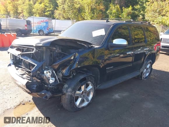 ✅ 2012 Chevrolet Tahoe LT • VIN: 1GNSCBE09CR136655 • Lot: 43491523. Wystawiony na IAAI z przebiegiem 212 813 mil. Bezpłatny archiwum sprzedaży aukcyjnych z USA i szczegółowy raport historii pojazdu na DreamBid. Zdjęcie 2.