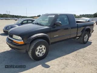 ✅ 2002 Chevrolet S-10 LS • VIN: 1GCCT19W328231335 • Лот: 59979455. Опубликован ранее на Copart с пробегом 148 680 миль. Бесплатный доступ к архиву аукционных продаж из США и подробный отчёт об истории автомобиля на DreamBid. Изображение 1.