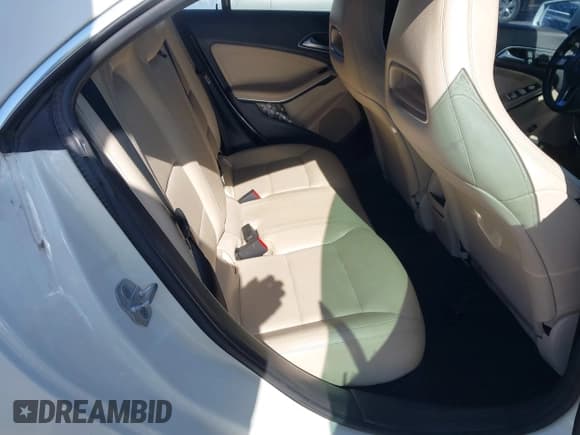 ✅ 2014 Mercedes-Benz CLA 250 • VIN: WDDSJ4EB4EN154010 • Лот: 43660121. Опубликован ранее на IAAI с пробегом 150 608 миль. Бесплатный доступ к архиву аукционных продаж из США и подробный отчёт об истории автомобиля на DreamBid. Изображение 8.