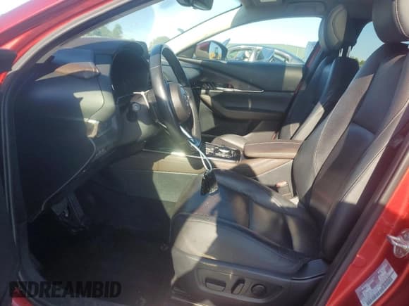 ✅ 2020 Mazda CX-30 Premium • VIN: 3MVDMAEM4LM138129 • Lot: 67889105. Wystawiony na Copart z przebiegiem 50 996 mil. Bezpłatny archiwum sprzedaży aukcyjnych z USA i szczegółowy raport historii pojazdu na DreamBid. Zdjęcie 7.