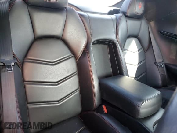 ✅ 2014 Maserati GranTurismo Sport • VIN: ZAM45VLA1E0075622 • Lot: 84450155. Wystawiony na Copart z przebiegiem 72 434 mil. Bezpłatny archiwum sprzedaży aukcyjnych z USA i szczegółowy raport historii pojazdu na DreamBid. Zdjęcie 10.