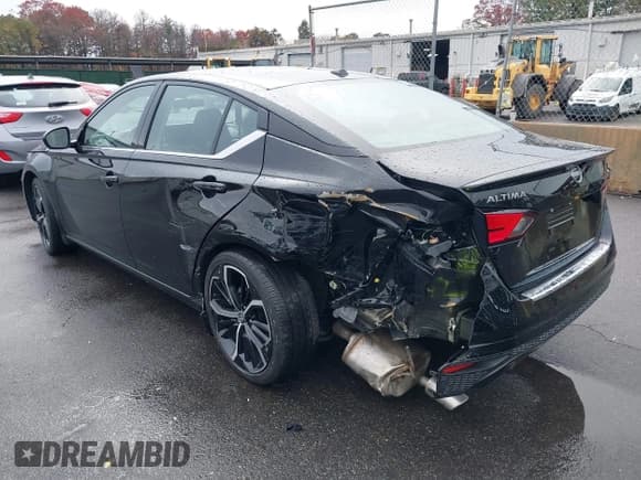 ✅ 2023 Nissan Altima SR • VIN: 1N4BL4CV9PN375547 • Lot: 43634375. Listed on IAAI with 31,015 mi. Free auction sales archive from the USA and detailed vehicle history report at DreamBid. Image 3.