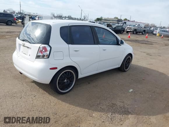 ✅ 2007 Chevrolet Aveo LS • VIN: KL1TD66617B757530 • Lot: 41658201. Wystawiony na IAAI z przebiegiem 132 073 mil. Bezpłatny archiwum sprzedaży aukcyjnych z USA i szczegółowy raport historii pojazdu na DreamBid. Zdjęcie 4.