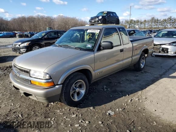 ✅ 2001 Chevrolet S-10 LS • VIN: 1GCCS19571K141956 • Лот: 87008824. Опубликован ранее на Copart с пробегом 110 035 миль. Бесплатный доступ к архиву аукционных продаж из США и подробный отчёт об истории автомобиля на DreamBid. Изображение 1.