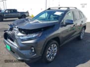 ✅ 2025 Toyota RAV4 XLE Premium • VIN: 2T3A1RFV5SC546558 • Lot: 43242719. Wystawiony na IAAI z przebiegiem 1 457 mil. Bezpłatny archiwum sprzedaży aukcyjnych z USA i szczegółowy raport historii pojazdu na DreamBid. Zdjęcie 2.